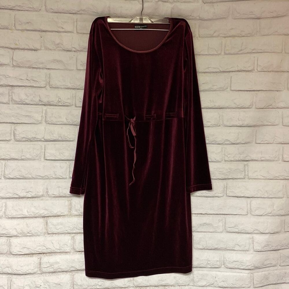 Thyme Maternity size Medium dress velvet